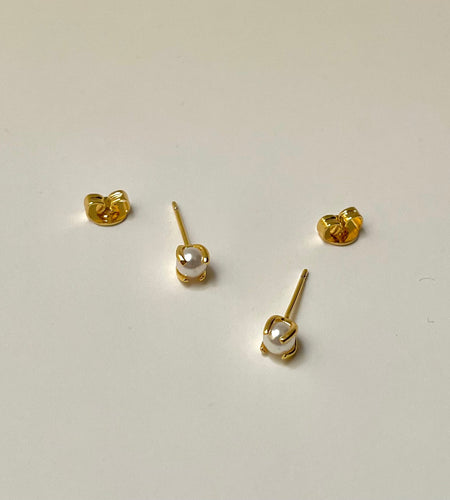 Pearl Stud Earrings ✨ Dainty 18K Gold-Plated Everyday Jewelry